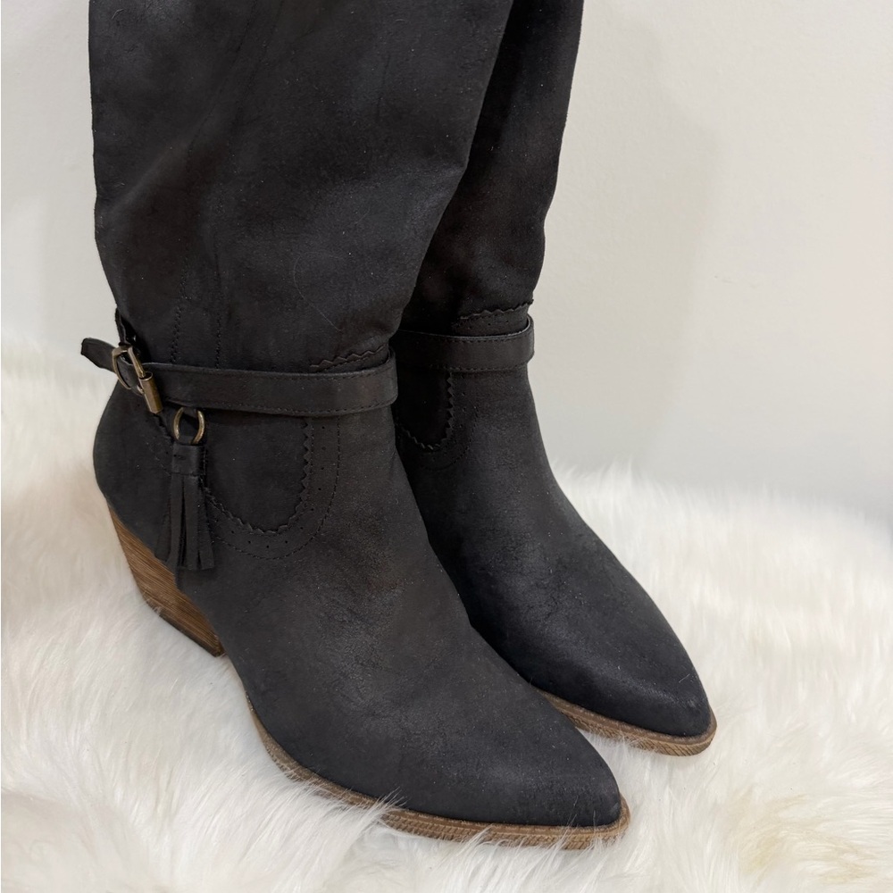 Izzy XOXO size 7.5 black chunky heel boots